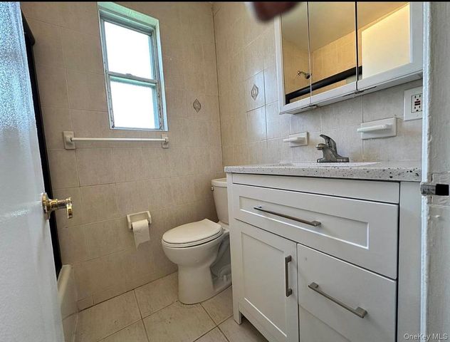 255-06 73rd Avenue 1G, Glen Oaks, NY 11004