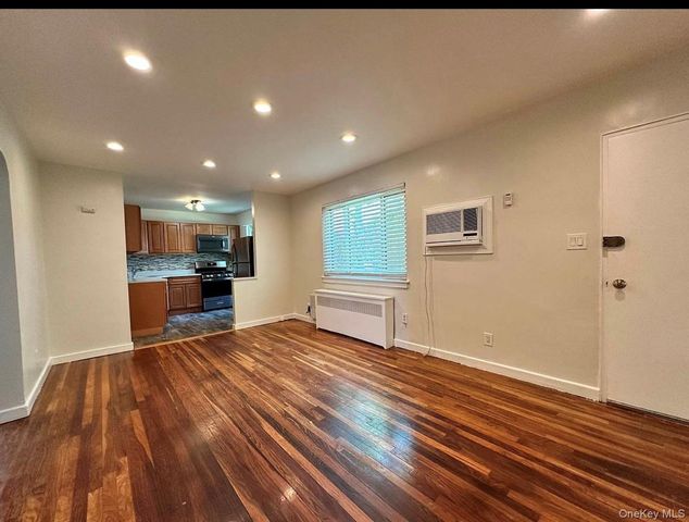 255-06 73rd Avenue 1G, Glen Oaks, NY 11004