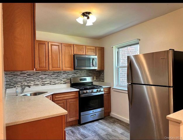 255-06 73rd Avenue 1G, Glen Oaks, NY 11004