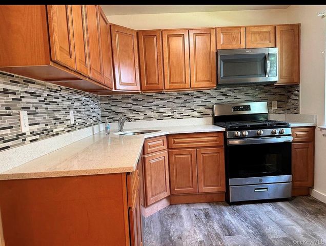 255-06 73rd Avenue 1G, Glen Oaks, NY 11004