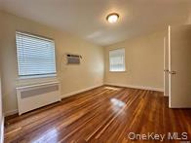 255-06 73rd Avenue 1G, Glen Oaks, NY 11004