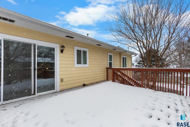 409 E 7th St Street, Crooks, SD 57020