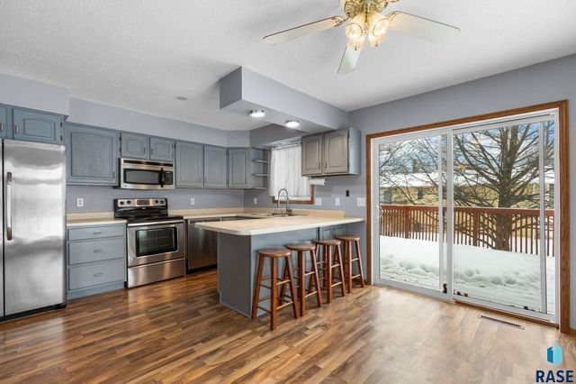 409 E 7th St Street, Crooks, SD 57020