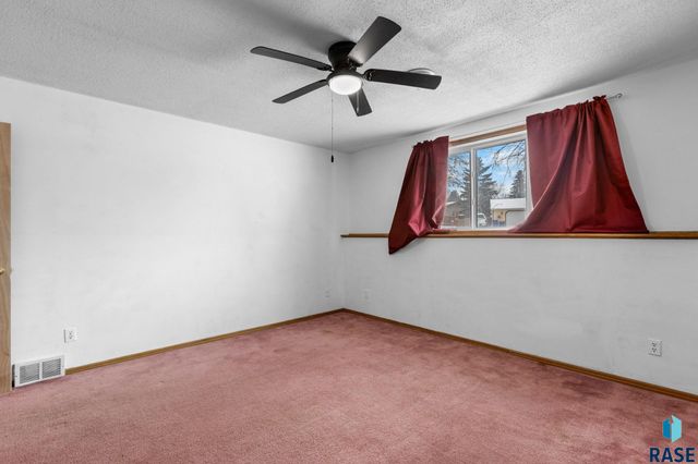 409 E 7th St Street, Crooks, SD 57020