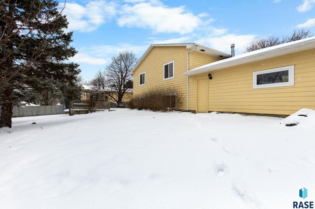 409 E 7th St Street, Crooks, SD 57020