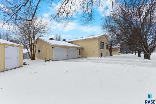 409 E 7th St Street, Crooks, SD 57020