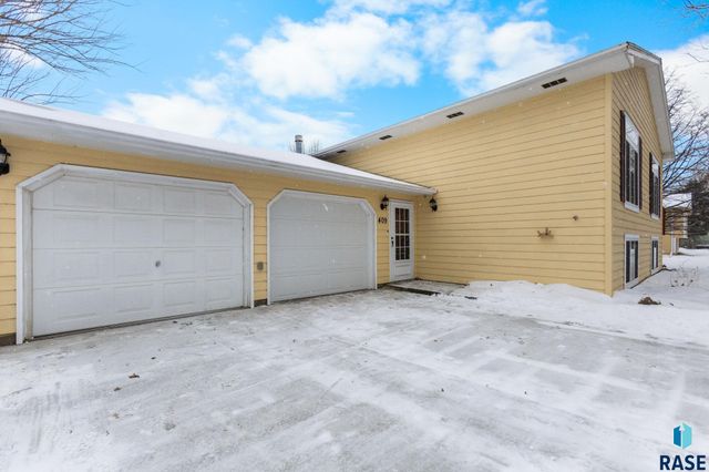 409 E 7th St Street, Crooks, SD 57020