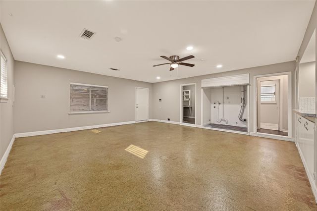 10645 Oak Brook Dr, Houston, TX 77013