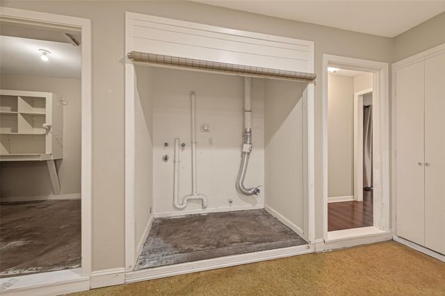 10645 Oak Brook Dr, Houston, TX 77013