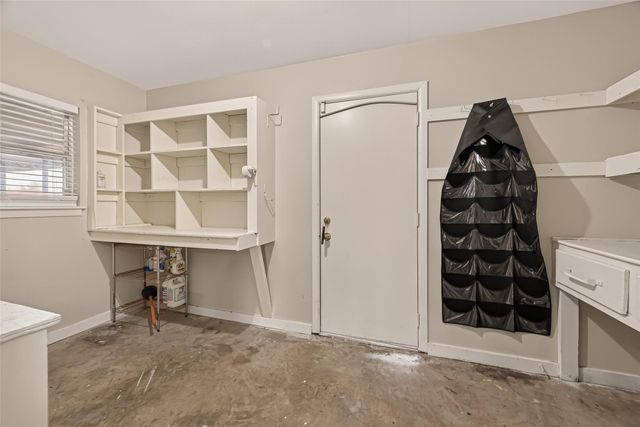 10645 Oak Brook Dr, Houston, TX 77013