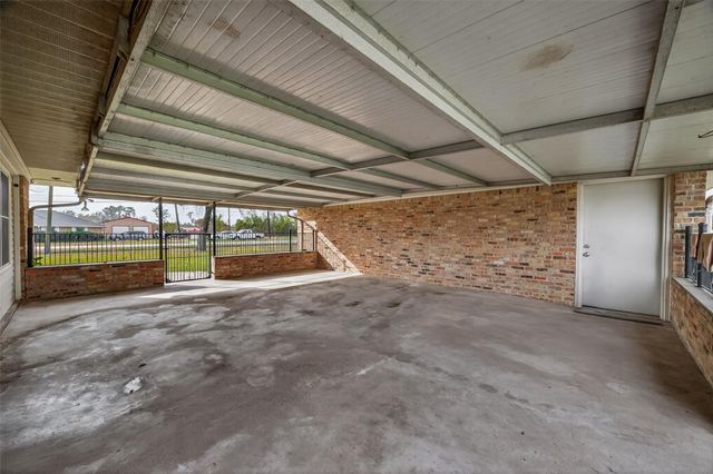 10645 Oak Brook Dr, Houston, TX 77013