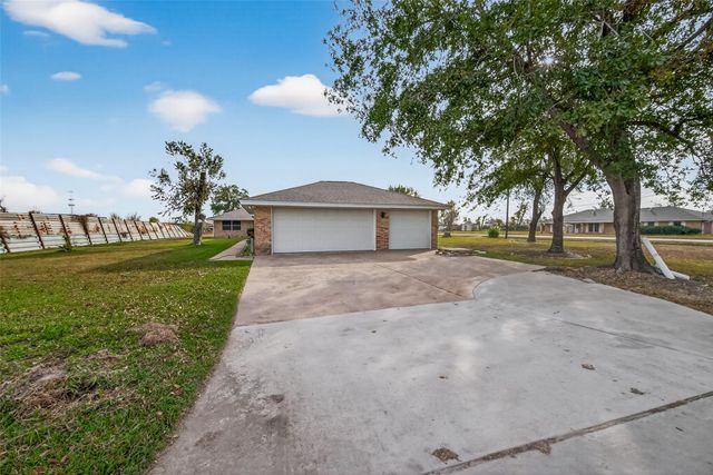 10645 Oak Brook Dr, Houston, TX 77013