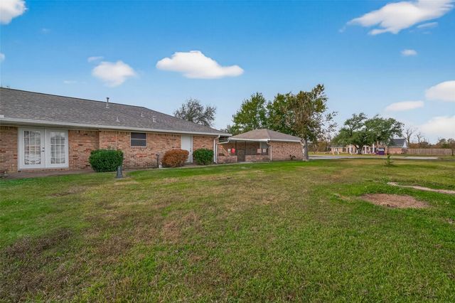 10645 Oak Brook Dr, Houston, TX 77013