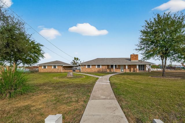 10645 Oak Brook Dr, Houston, TX 77013