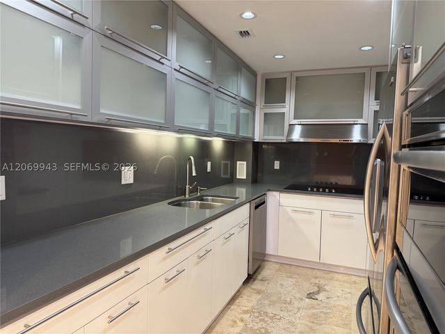 90 Edgewater Dr PH15, Coral Gables, FL 33133