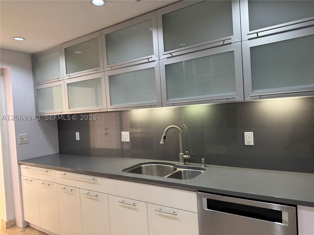 90 Edgewater Dr PH15, Coral Gables, FL 33133