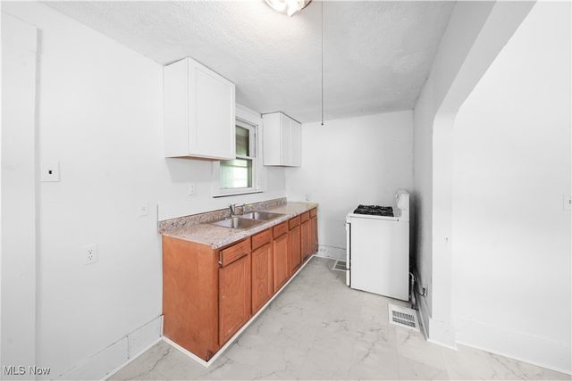 148 Saint Louis Avenue, Youngstown, OH 44507