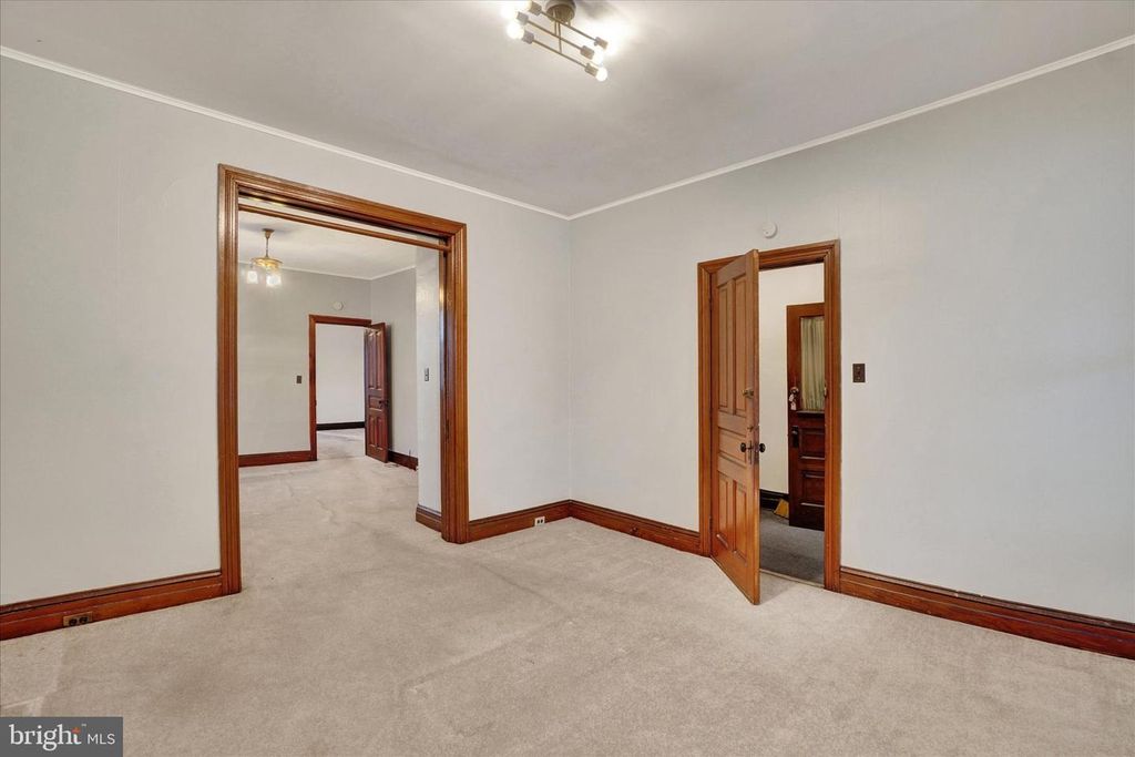Image 10 of property listing at 700 PENNSYLVANIA AVE, York, PA 17404