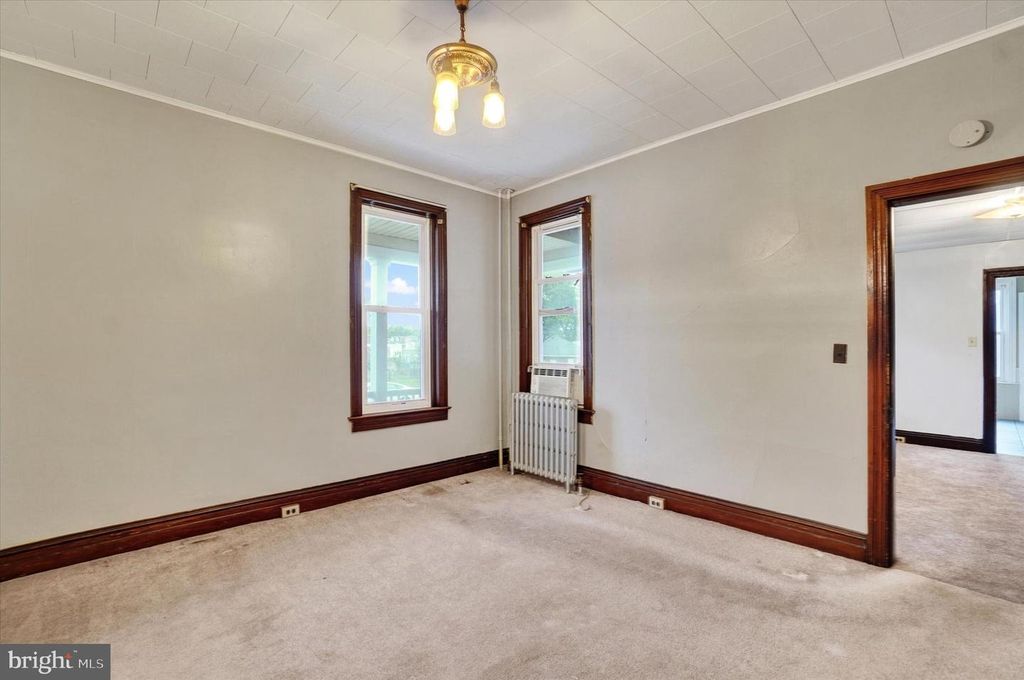 Image 11 of property listing at 700 PENNSYLVANIA AVE, York, PA 17404