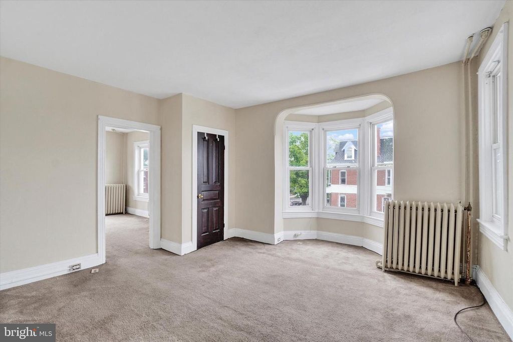 Image 16 of property listing at 700 PENNSYLVANIA AVE, York, PA 17404