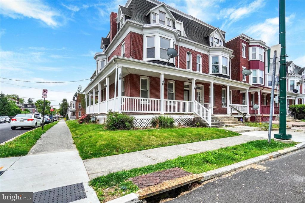 Image 2 of property listing at 700 PENNSYLVANIA AVE, York, PA 17404