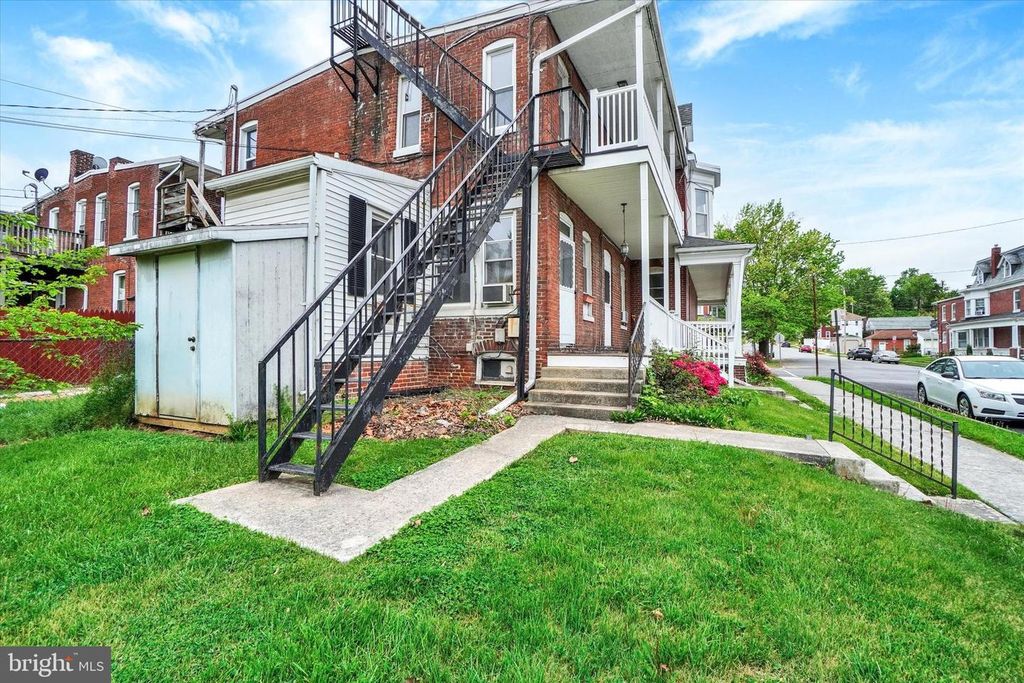 Image 26 of property listing at 700 PENNSYLVANIA AVE, York, PA 17404