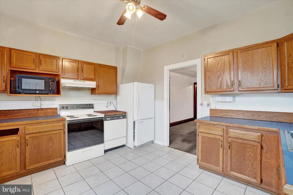 Image 5 of property listing at 700 PENNSYLVANIA AVE, York, PA 17404