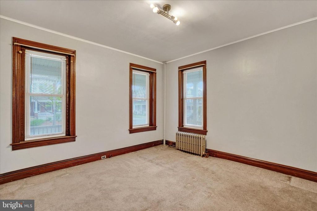 Image 9 of property listing at 700 PENNSYLVANIA AVE, York, PA 17404