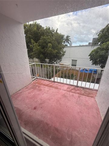 2606 NE 10 ST 2606, Hallandale Beach, FL 33009