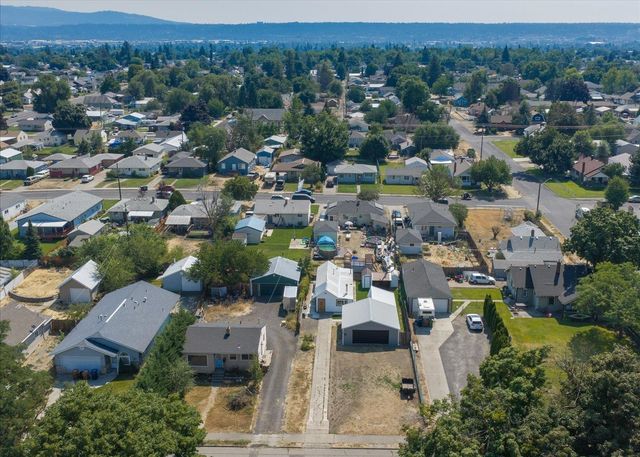 1914 E Heroy Ave, Spokane, WA 99207
