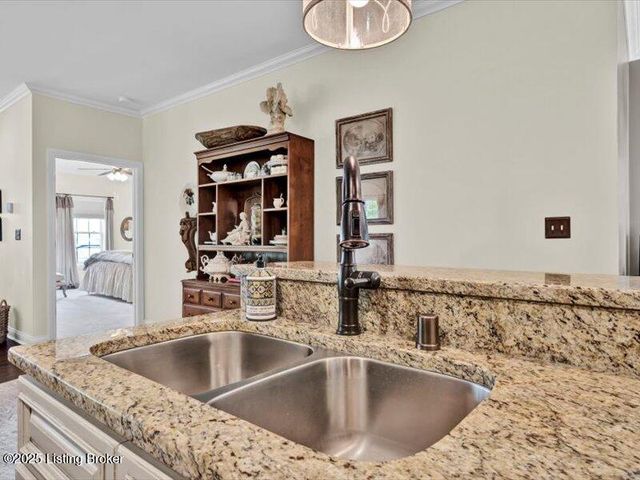 17515 Vintage Cir, Louisville, KY 40245