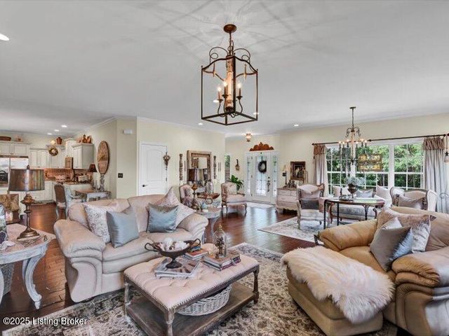 17515 Vintage Cir, Louisville, KY 40245