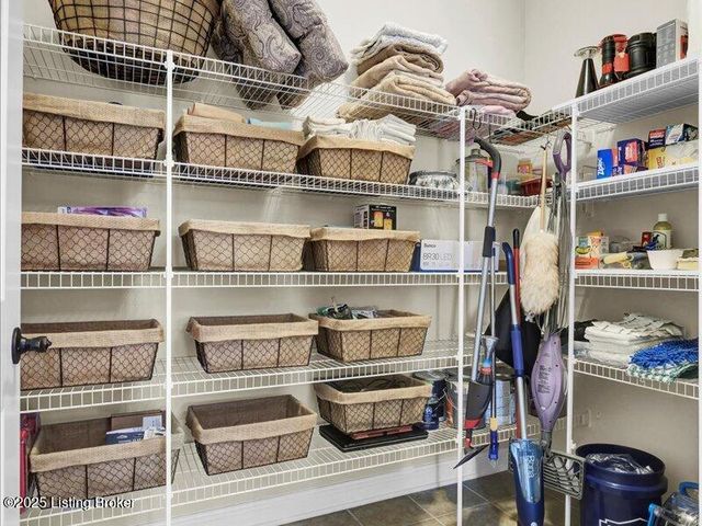 17515 Vintage Cir, Louisville, KY 40245