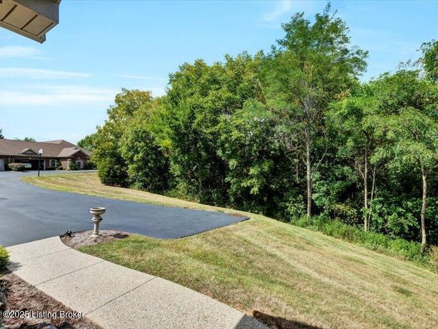 17515 Vintage Cir, Louisville, KY 40245