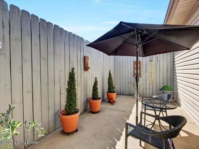 17515 Vintage Cir, Louisville, KY 40245