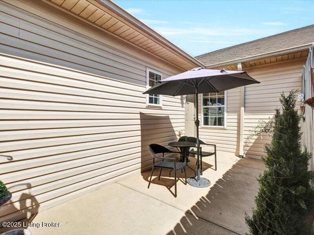 17515 Vintage Cir, Louisville, KY 40245