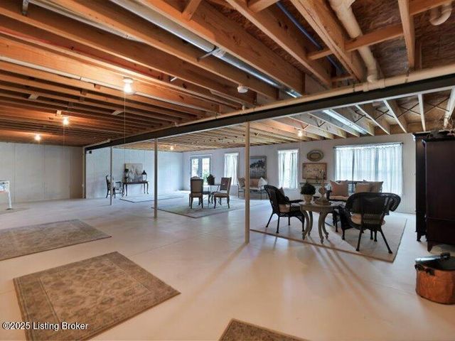 17515 Vintage Cir, Louisville, KY 40245