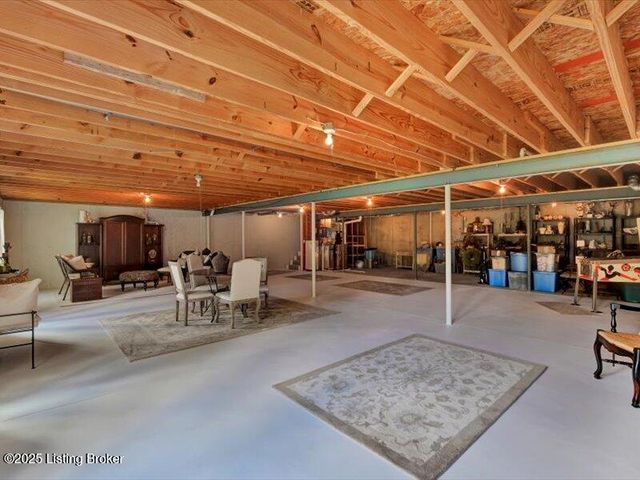 17515 Vintage Cir, Louisville, KY 40245