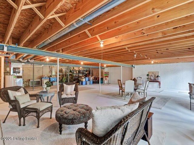 17515 Vintage Cir, Louisville, KY 40245