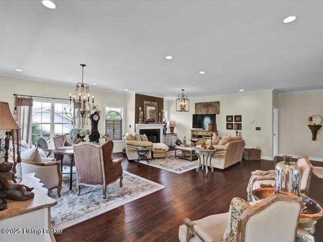 17515 Vintage Cir, Louisville, KY 40245