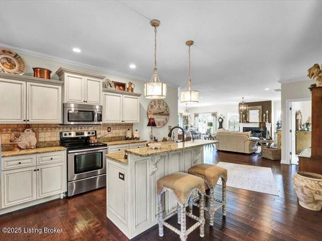 17515 Vintage Cir, Louisville, KY 40245