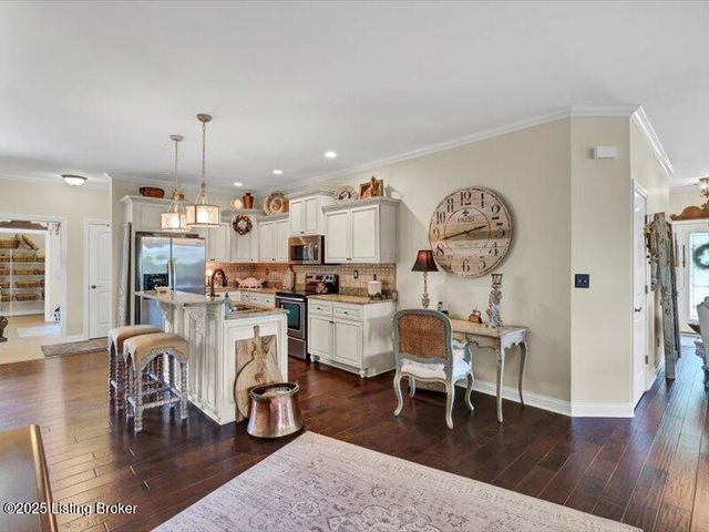 17515 Vintage Cir, Louisville, KY 40245