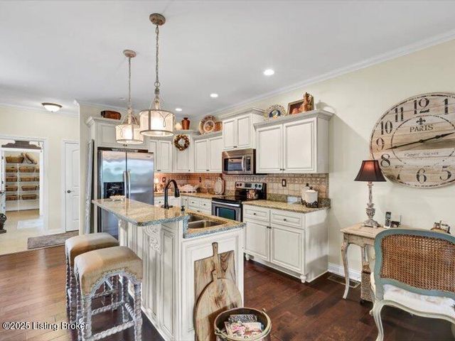 17515 Vintage Cir, Louisville, KY 40245