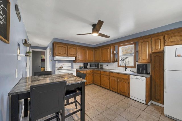 658 APPLETON ROAD, Menasha, WI 54952