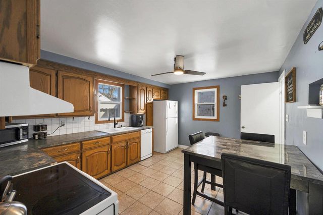 658 APPLETON ROAD, Menasha, WI 54952