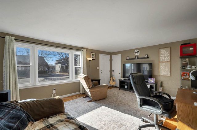 658 APPLETON ROAD, Menasha, WI 54952