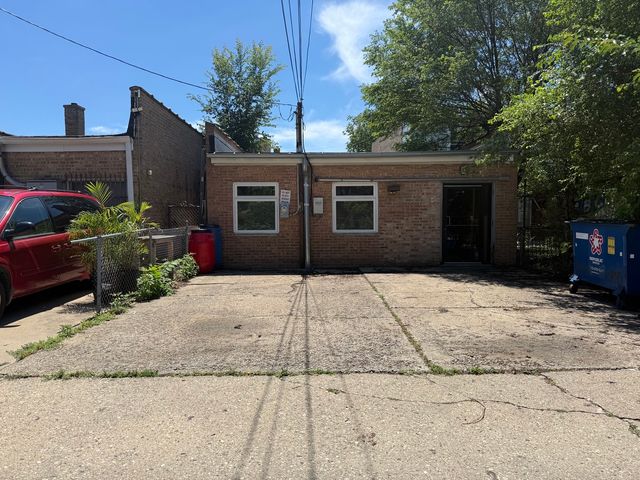 5808 W Higgins Avenue, Chicago, IL 60630