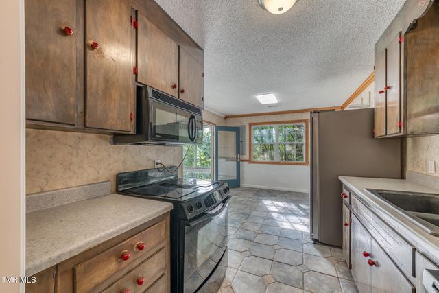514 Piney Grove Road, Hampton, TN 37658