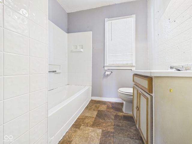 17 W 40th Street, Anderson, IN 46013