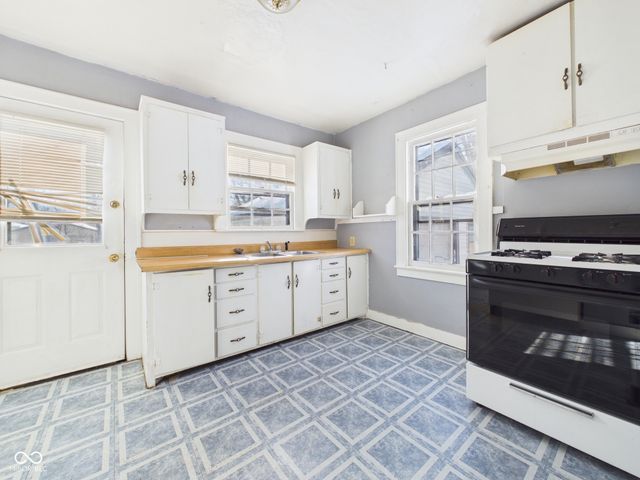 17 W 40th Street, Anderson, IN 46013